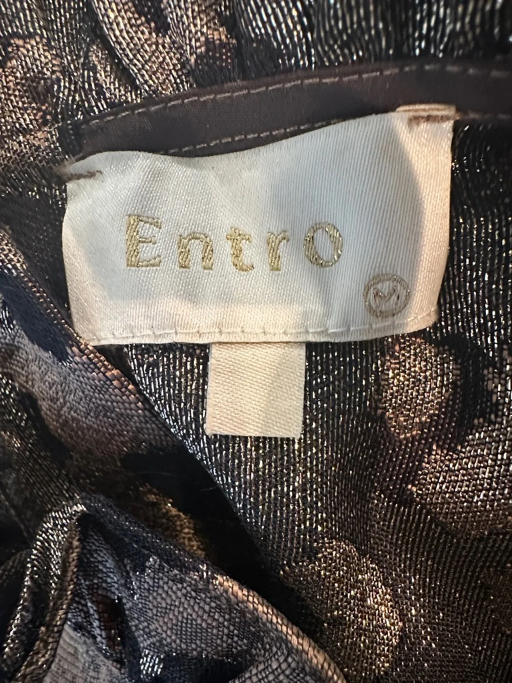 ENTRO brown ruffle neck puff sleeve animal print top button back size medium - Picture 3 of 4